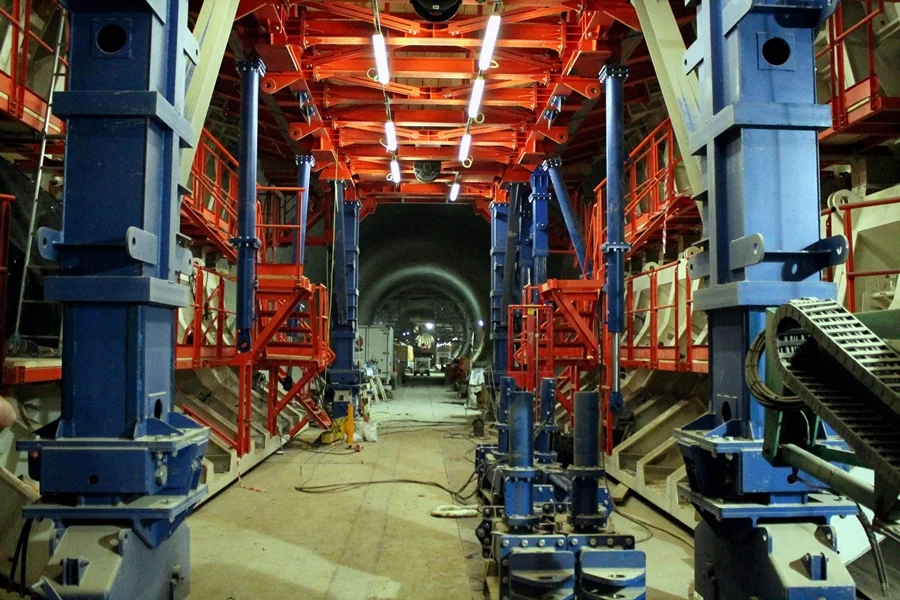 A shutter machine creates a space into which concrete can be poured before being removed and leaving the cast concrete behind (Photo: Stu Robarts/Gizmag)