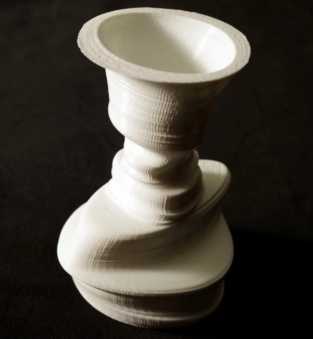 When not viewed from the side, the fahz looks like the creation of someone not exactly skilled in vase-making