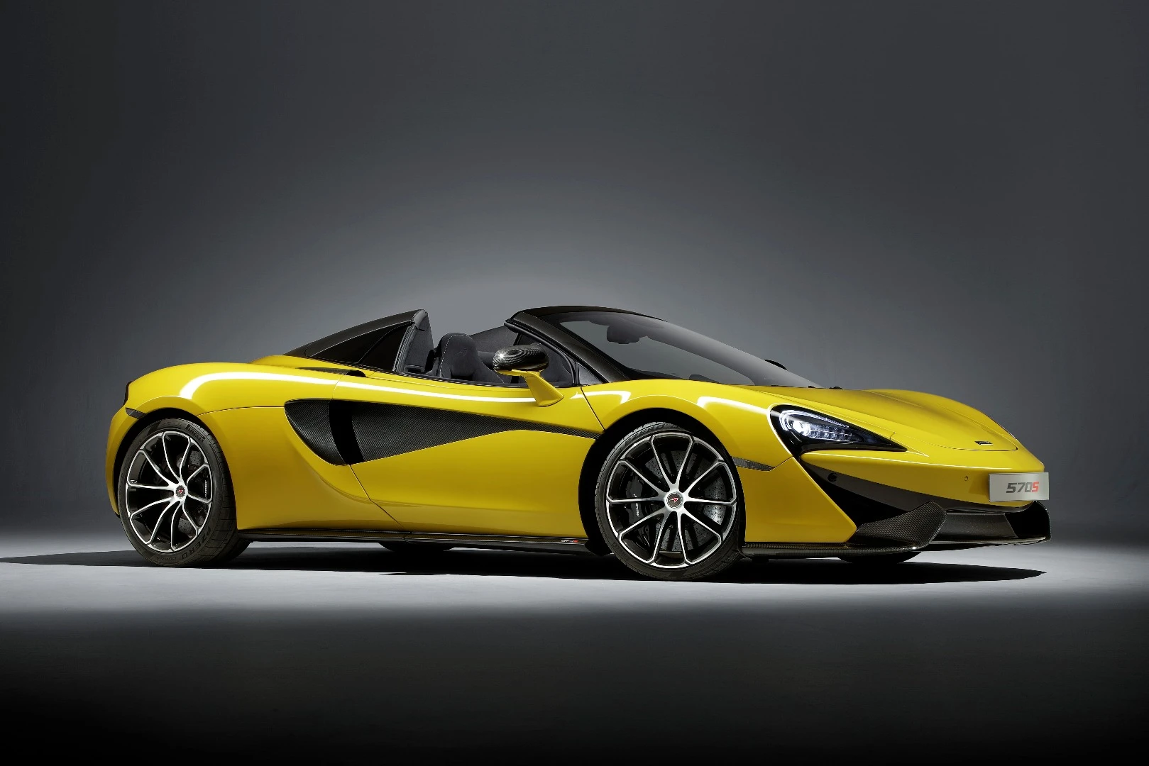 The new McLaren 570S Spider promises to deliver all the performance of the Coupe with a ton more sunlight