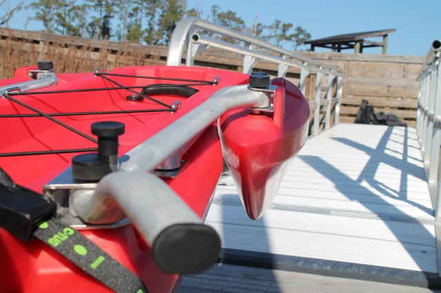 The outrigger arms are made of aluminum