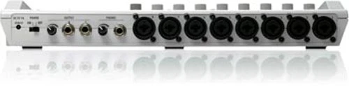 Compact combination XLR-1/4 inch inputs with Hi-Z sensitivity for direct connection of a guitar or bass.