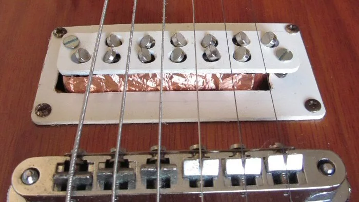 The 3Dxy electric guitar pickup system registers string vibration on two axes to offer a rich, surround sound effect called natural stereo