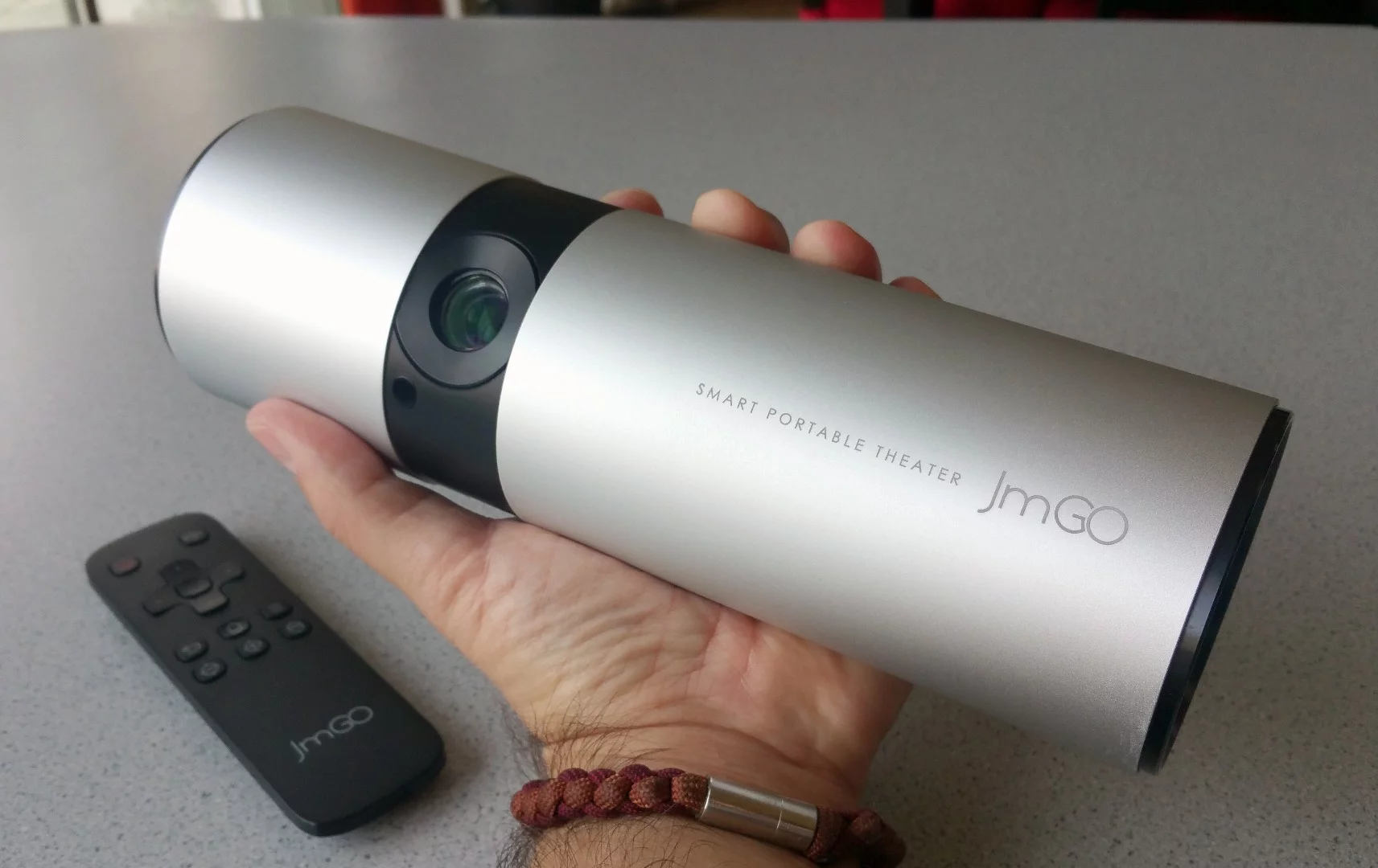 The JmGO View is shaped and feels like a typical aluminum water bottle
