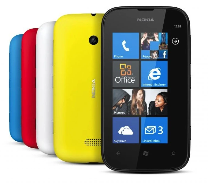 Nokia Maps, Nokia Drive and Nokia Transport are included, in addition to 7 GB free SkyDrive Storage