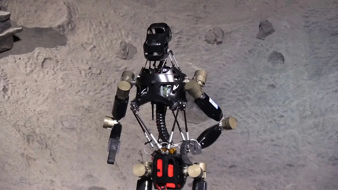 The iStruct's primary innovation is its active spine, which gives its added flexibility and support