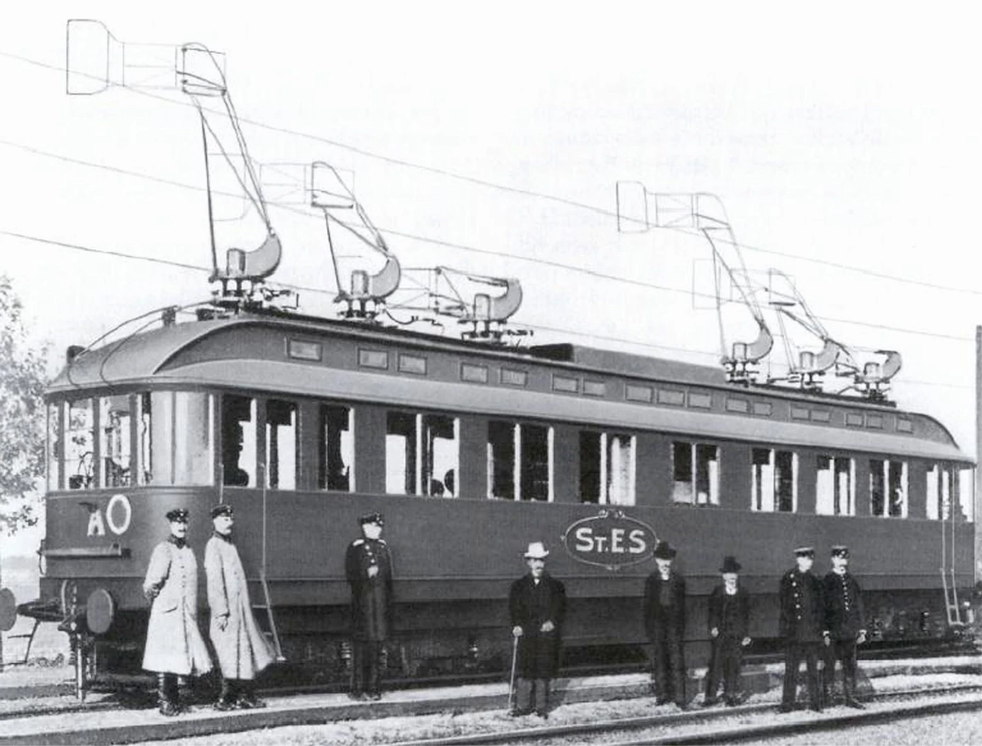 On 28 October 1903, an experimental railcar with an AEG drivetrain was timed at 210.3 km/h, a new absolute land speed record.
