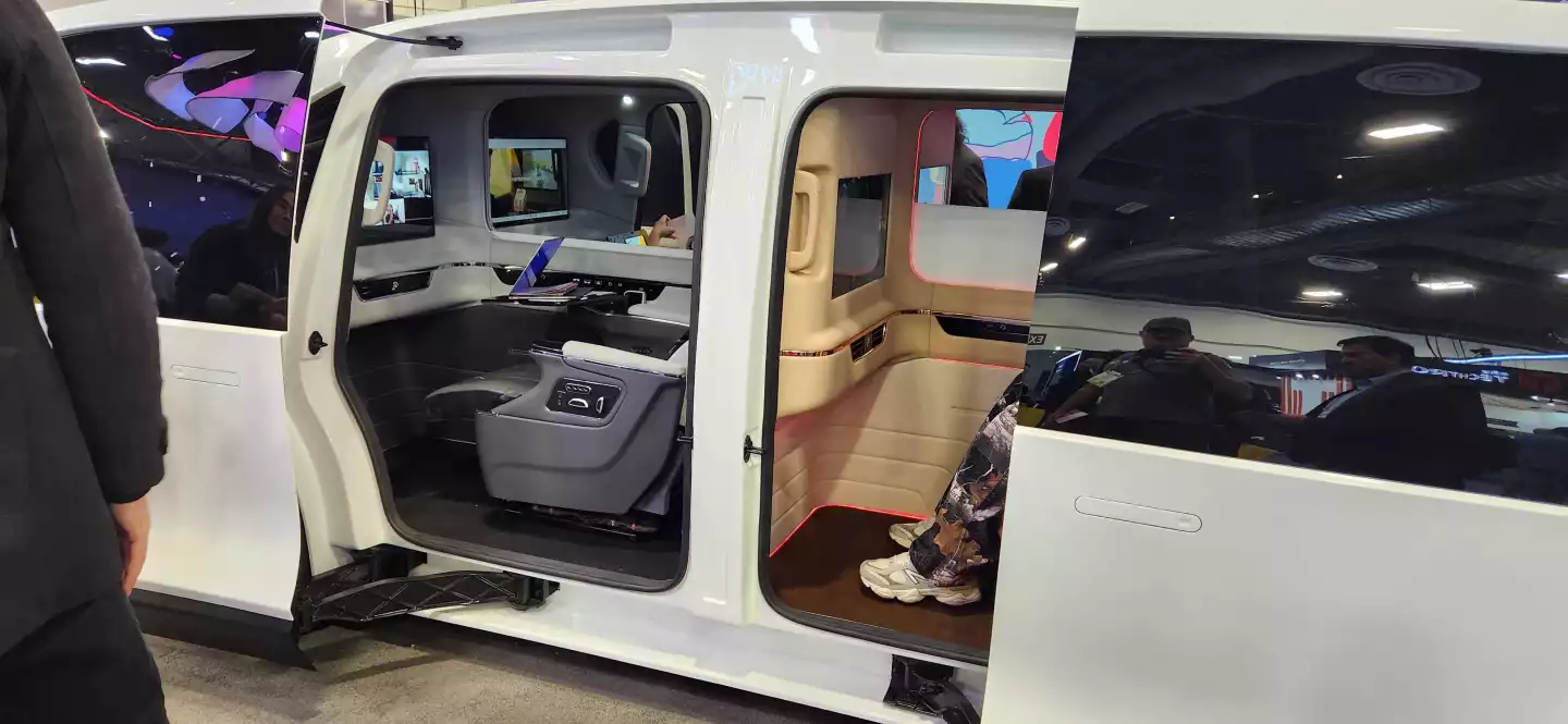 Each Pilyt vehicle is home to four independent pods for passengers, though dividing windows can be lowered for more social journeys