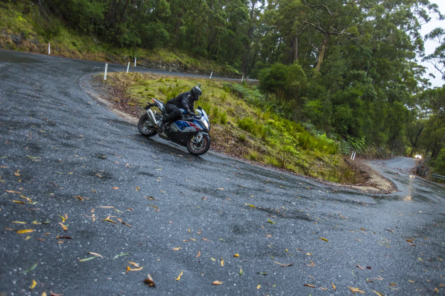 2017 BMW S1000RR: downhill in the foul wet and cold, the electronics are revelatory