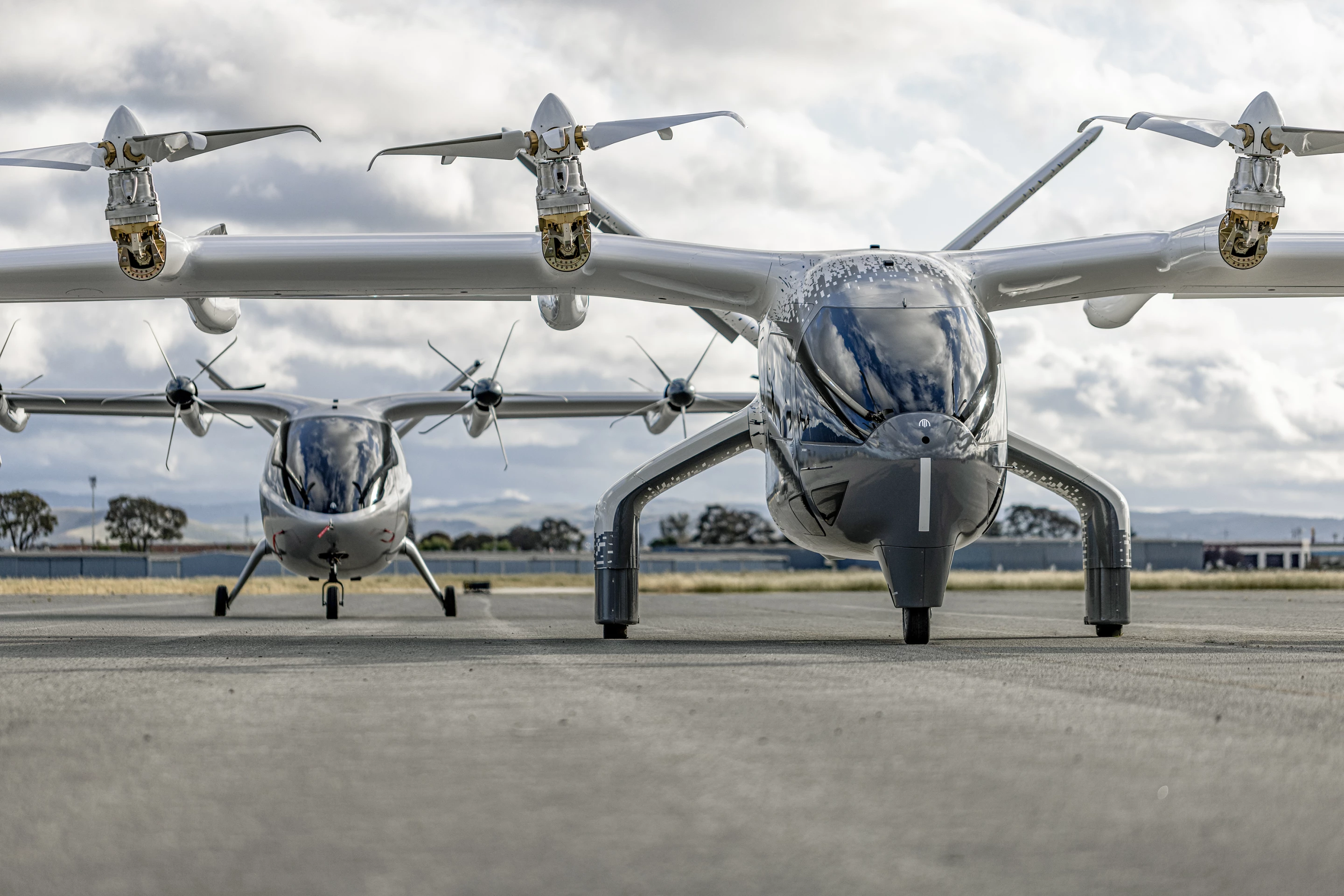 Midnight (right) with the earlier 2-seat Maker test aircraft
