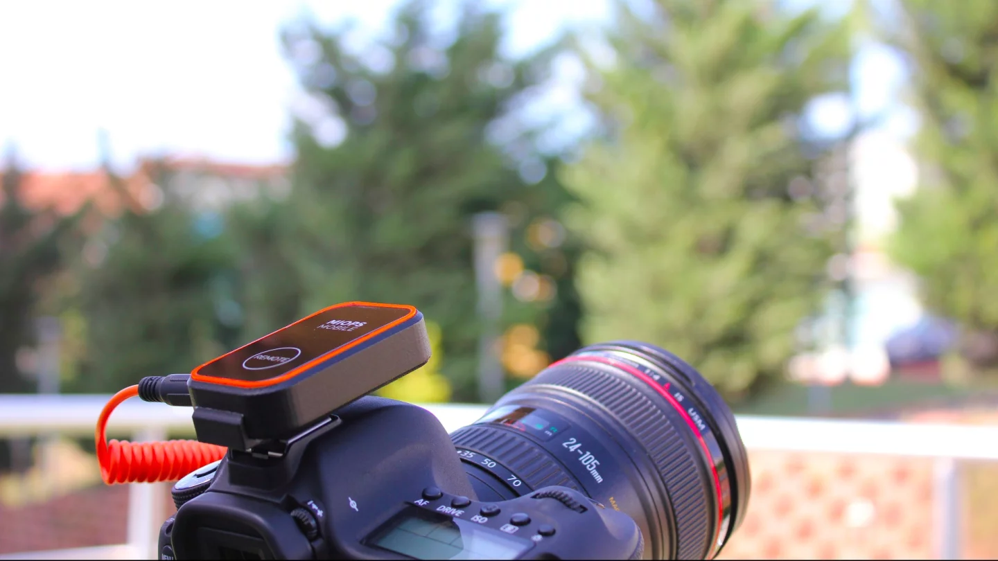 The Miops Mobile is a smart camera remote