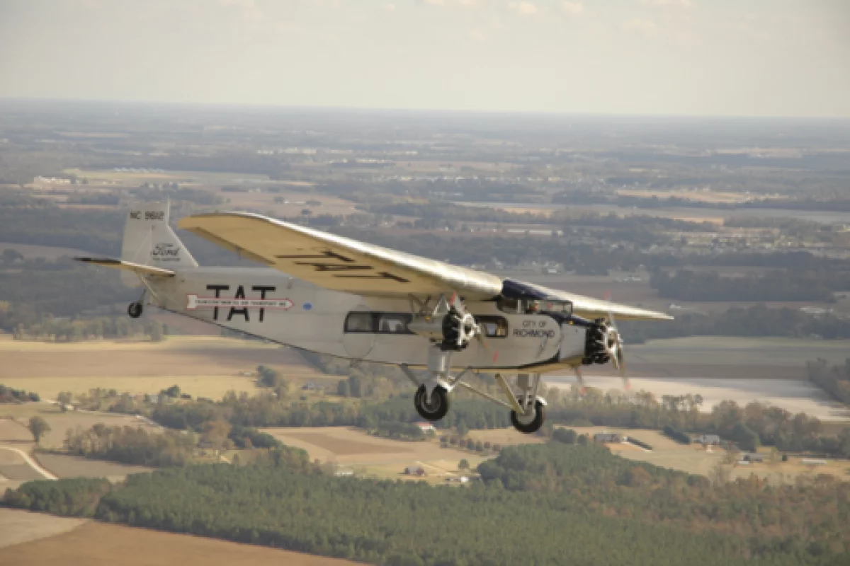 1929 Ford 4-AT-E Tri-Motor airplane