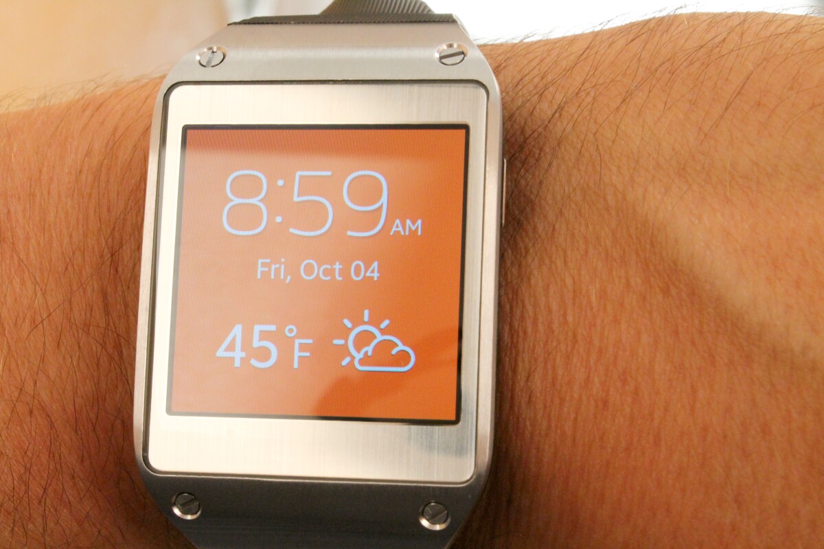 The orange background should look stunning with the orange-colored Gear (we reviewed the jet black model)