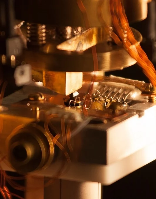 The microwave impedance microscopy (MIM) instrument used to image tiny ribbons of electrical conductivity between magnetic regions
