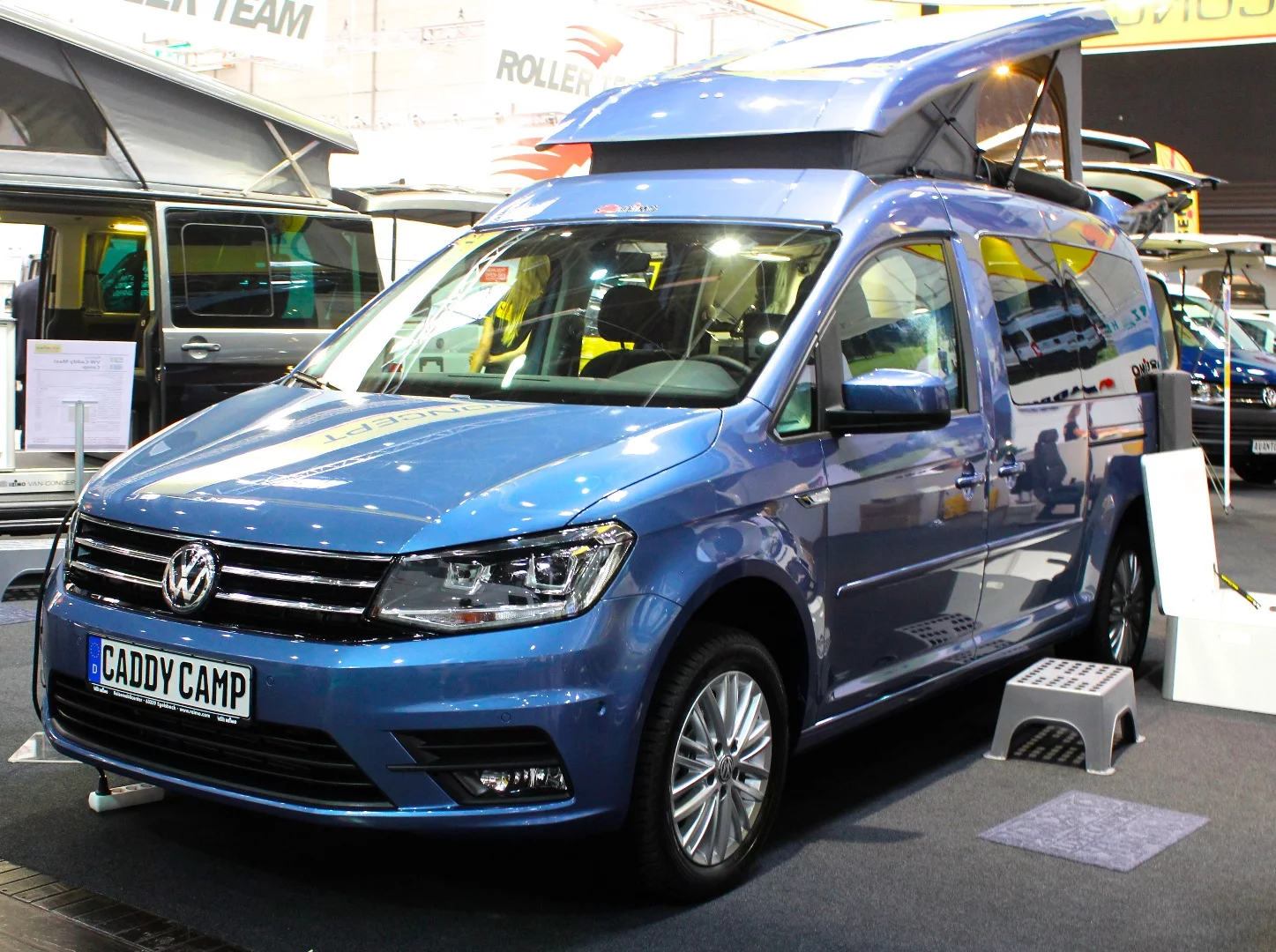 The 4.9-m (16-ft) Caddy Maxi Trendline that serves as the basis of the Reimo Caddy Maxi Camp is longer than the Caddy used for the red Campmobil Caddy Tramp