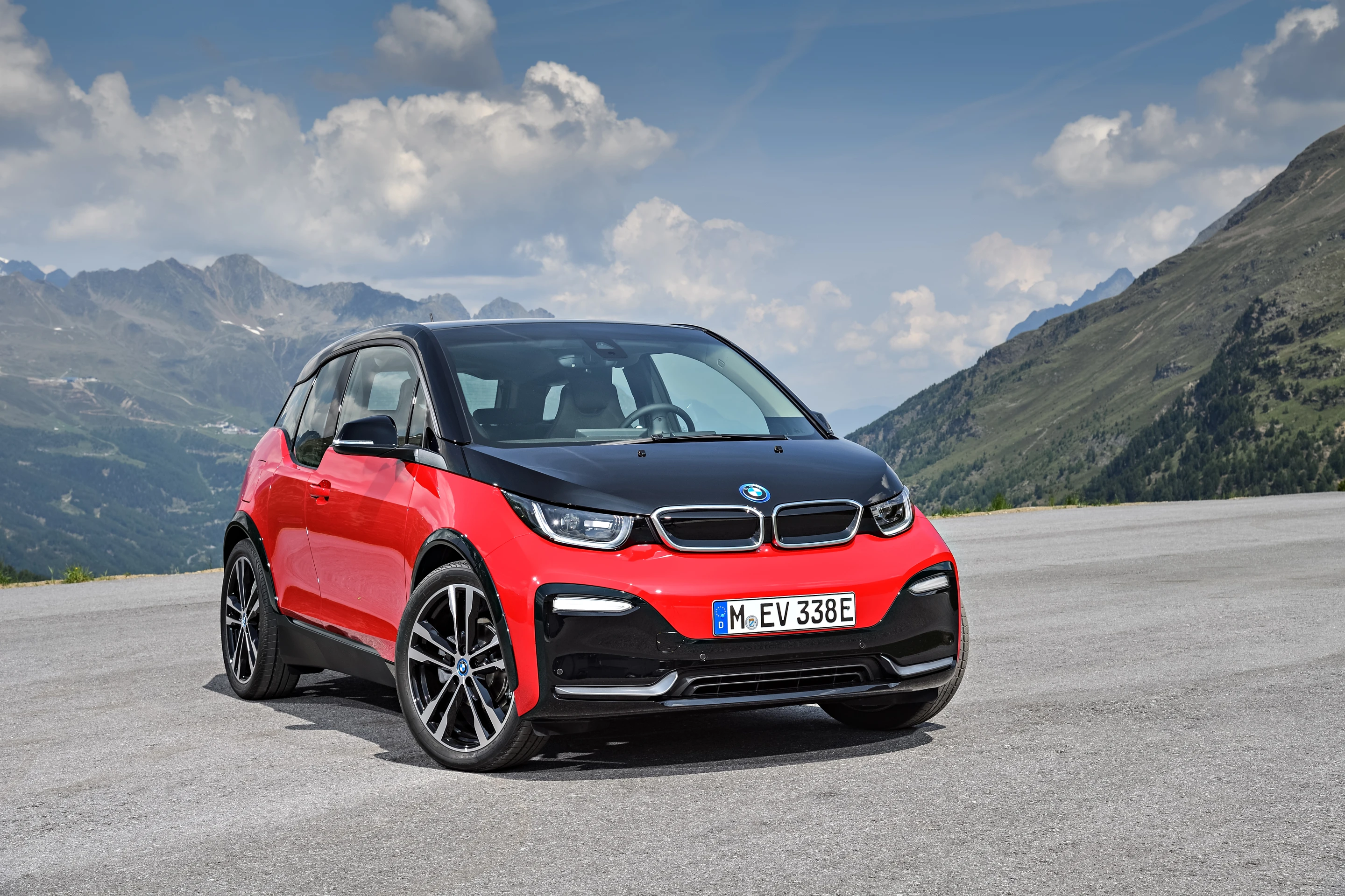 Exclusive 20-inch alloy wheels will be available for the i3s model