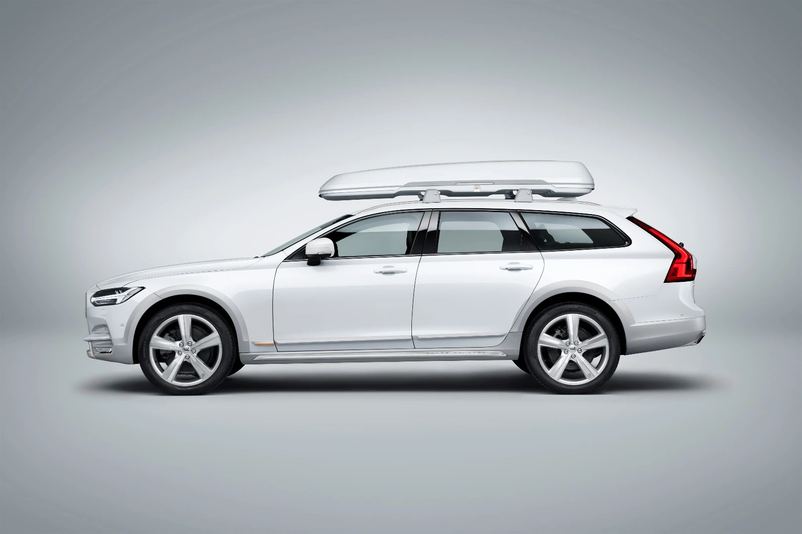 Volvo has launched a special edition of its well-received V90 Cross Country that it hopes will aid the effort to clean up the monumental mess in the ocean