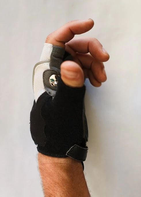The LEDs are activated simply by touching a pair of metal contacts together – one on the inside of the glove's thumb, and one on the inside of its index finger