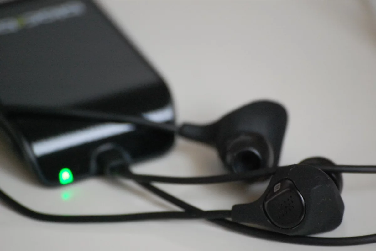 The C18's in-line controller has a power on/battery status indicator to the top and a power on slider and a volume control to the side