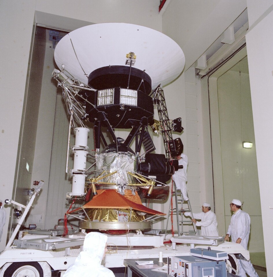 Engineers testing Voyager in 1976