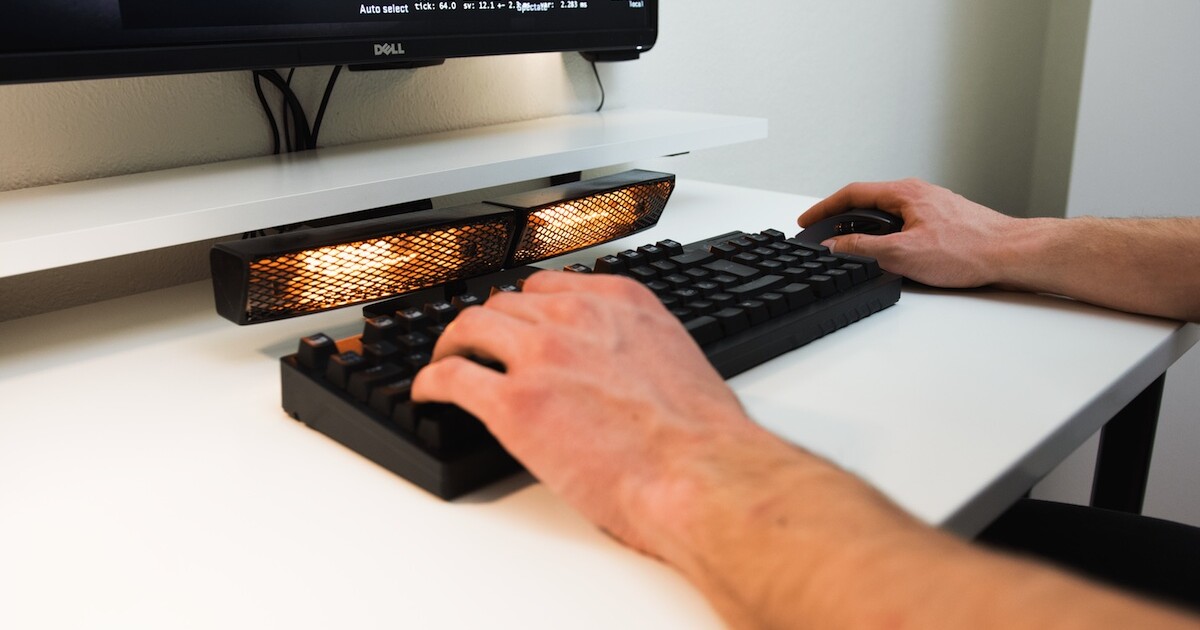 Keyboard hand-heater uses infrared to keep your fingers toasty