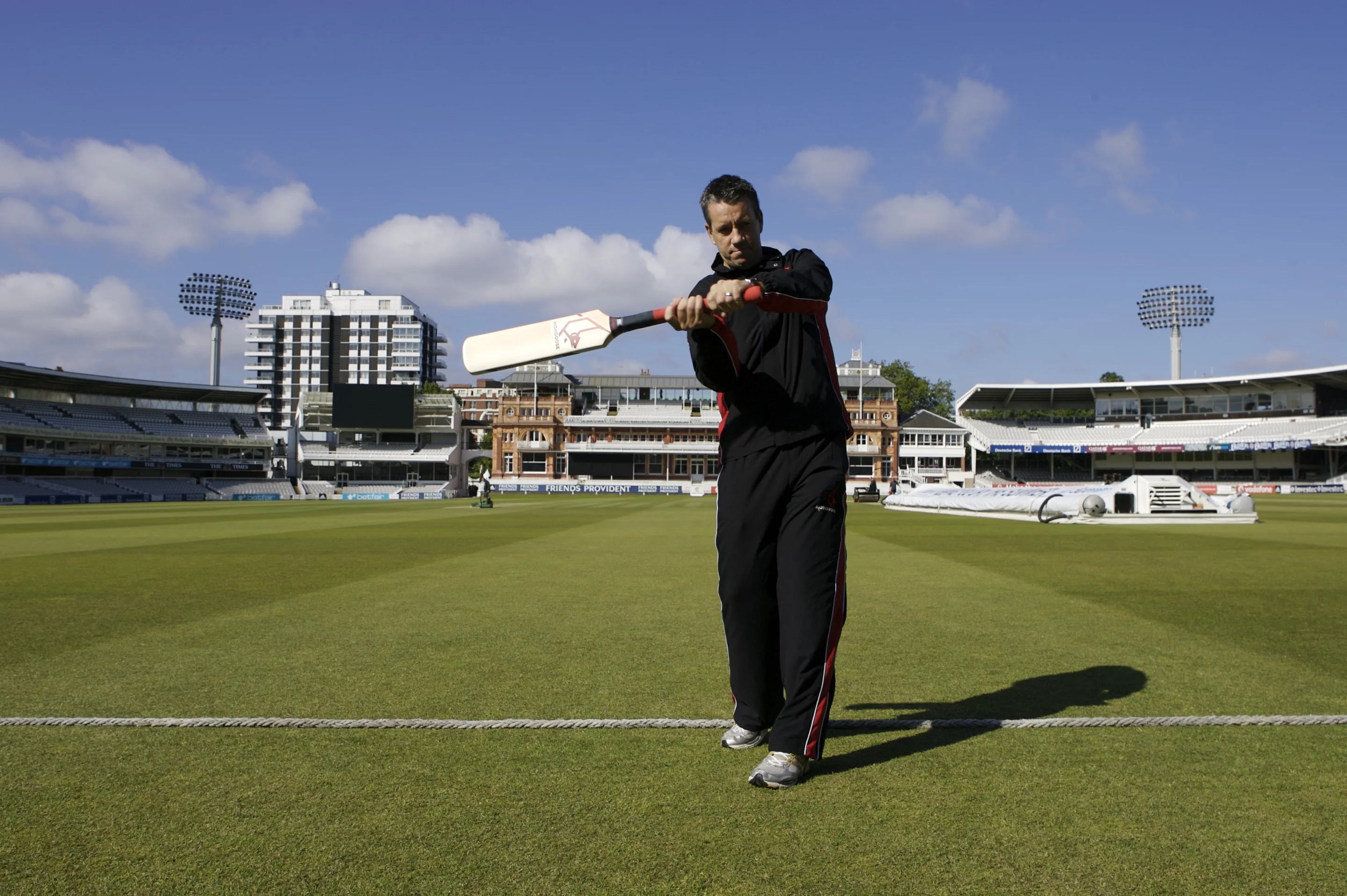 The Mongoose MMi3 cricket bat in the hands of Stuart Law (Photo: Mat Hale)