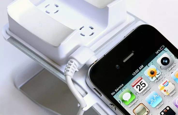 The iClooly Handset and Sync Stand lets you use your smartphone as if it were a desktop landline