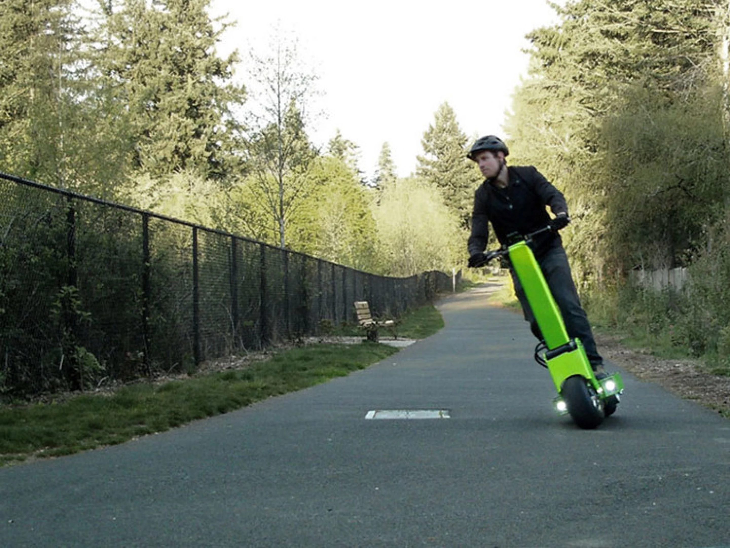 Rover electric scooter prepares to tackle road or dirt