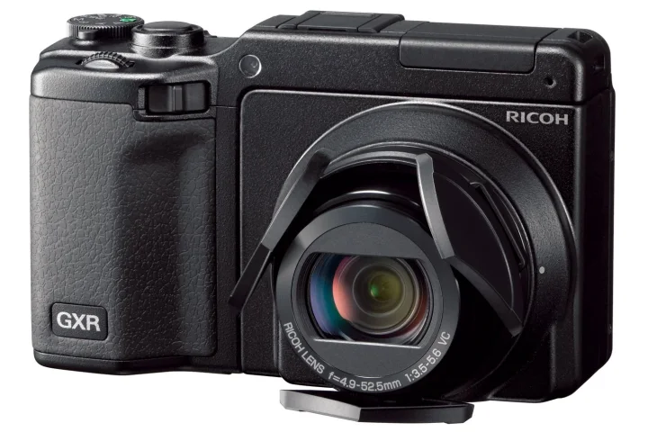 GXR has confirmed the development of the third lens module for its GXR camera system, the 28-300 mm P10 10.7x zoom