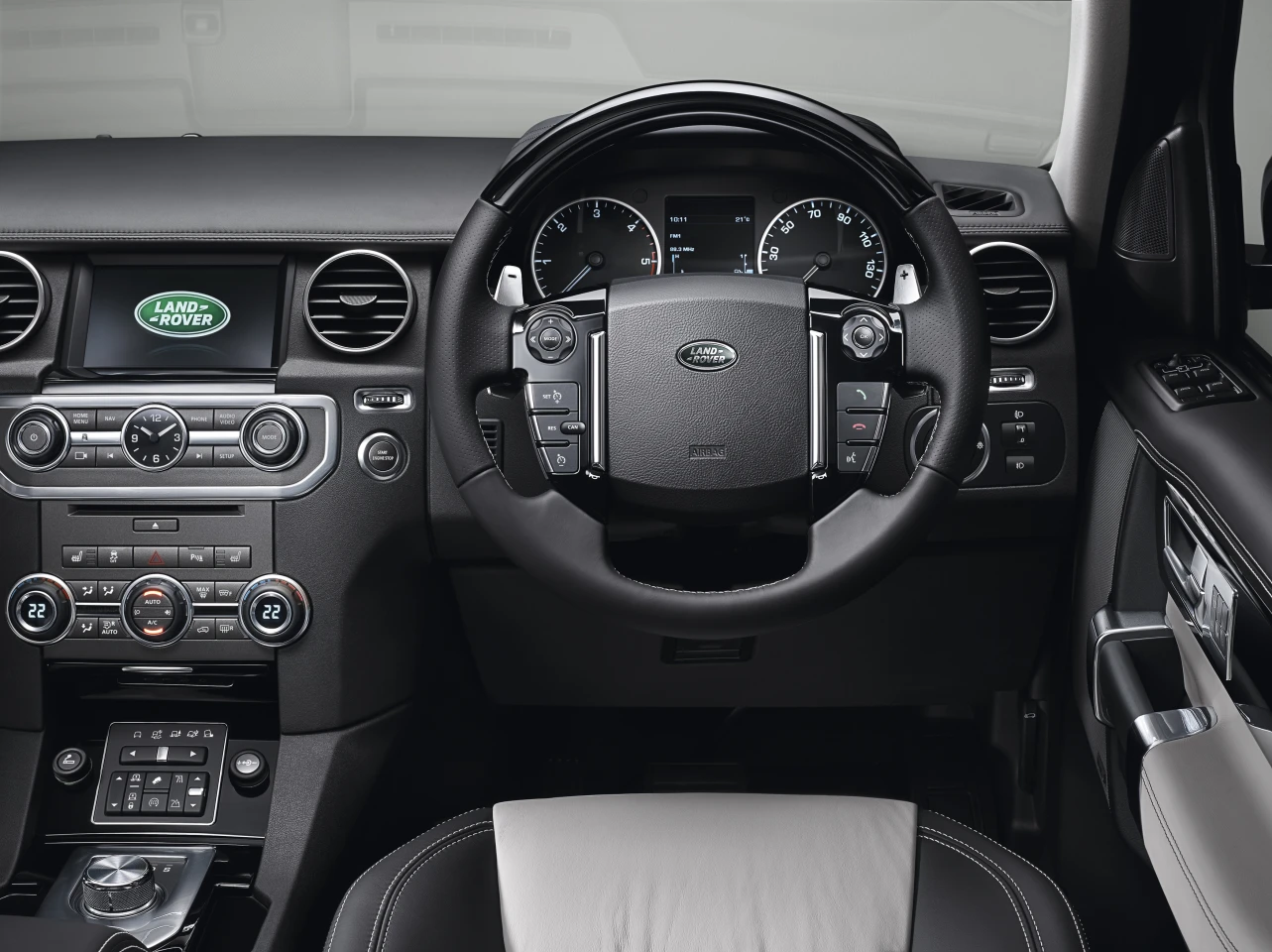 The Discovery XXV trimmed in Windsor leather