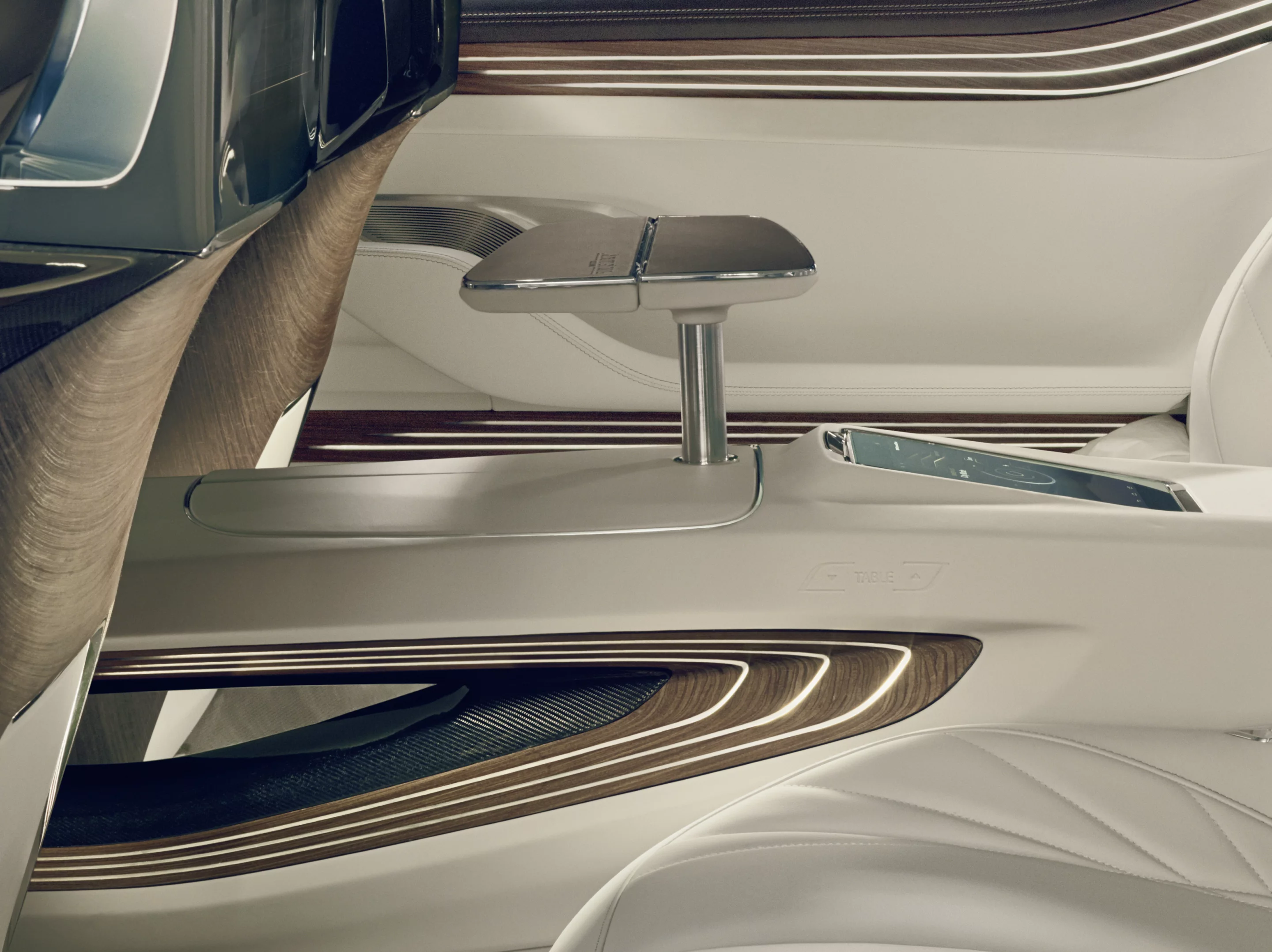 The rear cabin is designed as a two-person "comfort zone" with a retractable table and rear-seat displays