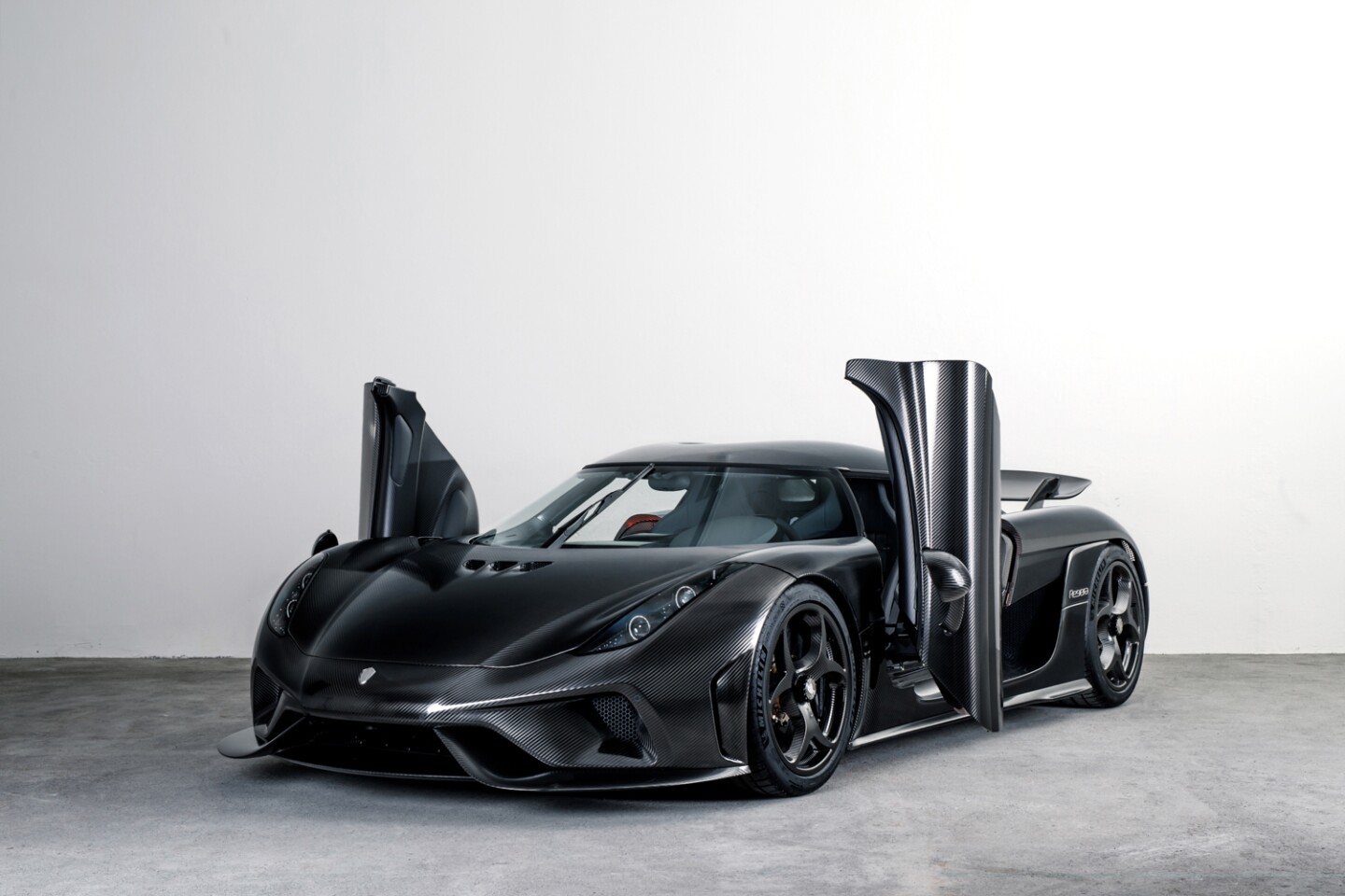 Koenigsegg's KNC Regera: doors open
