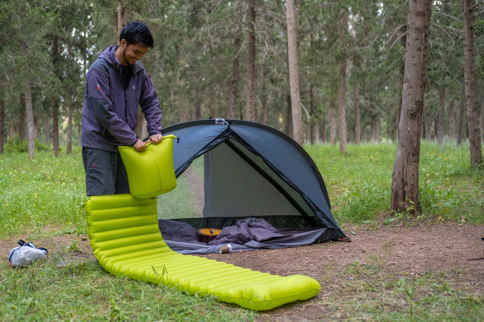 The inflatable mattress is claimed to have an insulation R-value of 1.3
