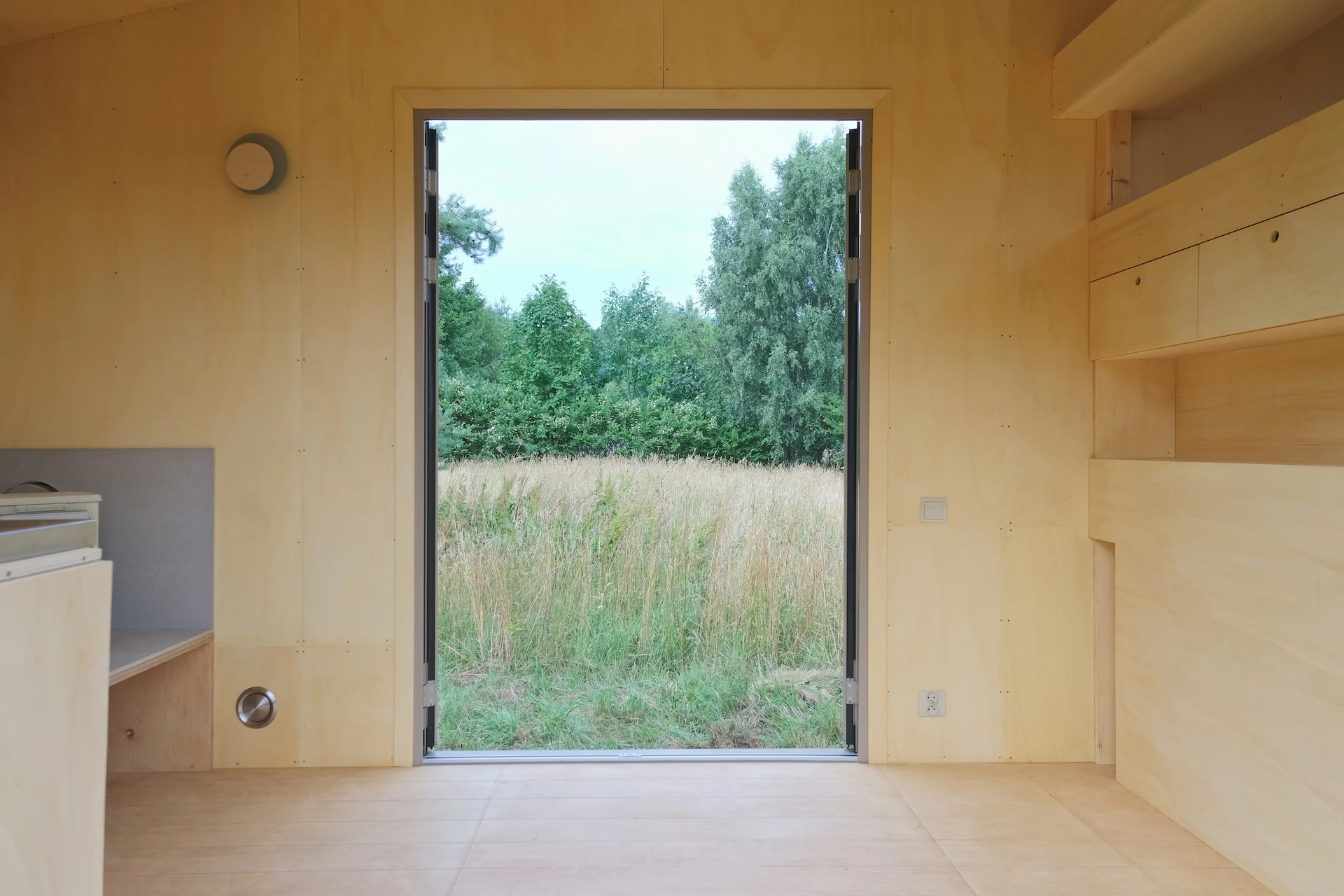 The Redukt individual design no. 3 features a utilitarian interior decor of unfinished wood