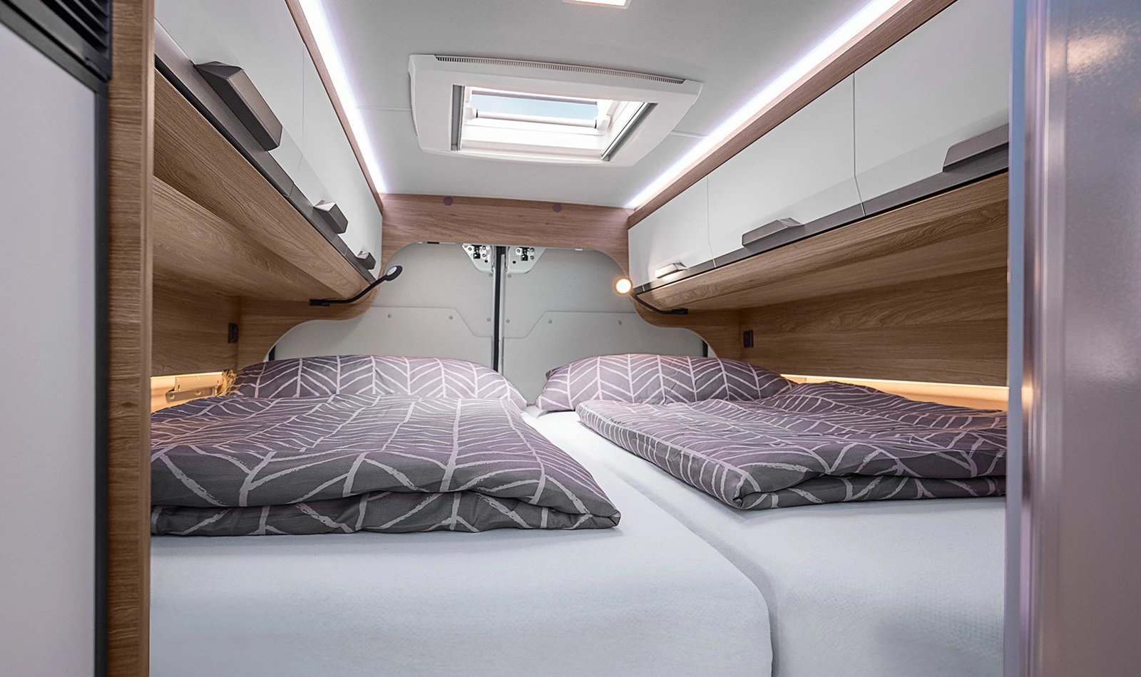 The 630 ME offers longitudinal rear beds