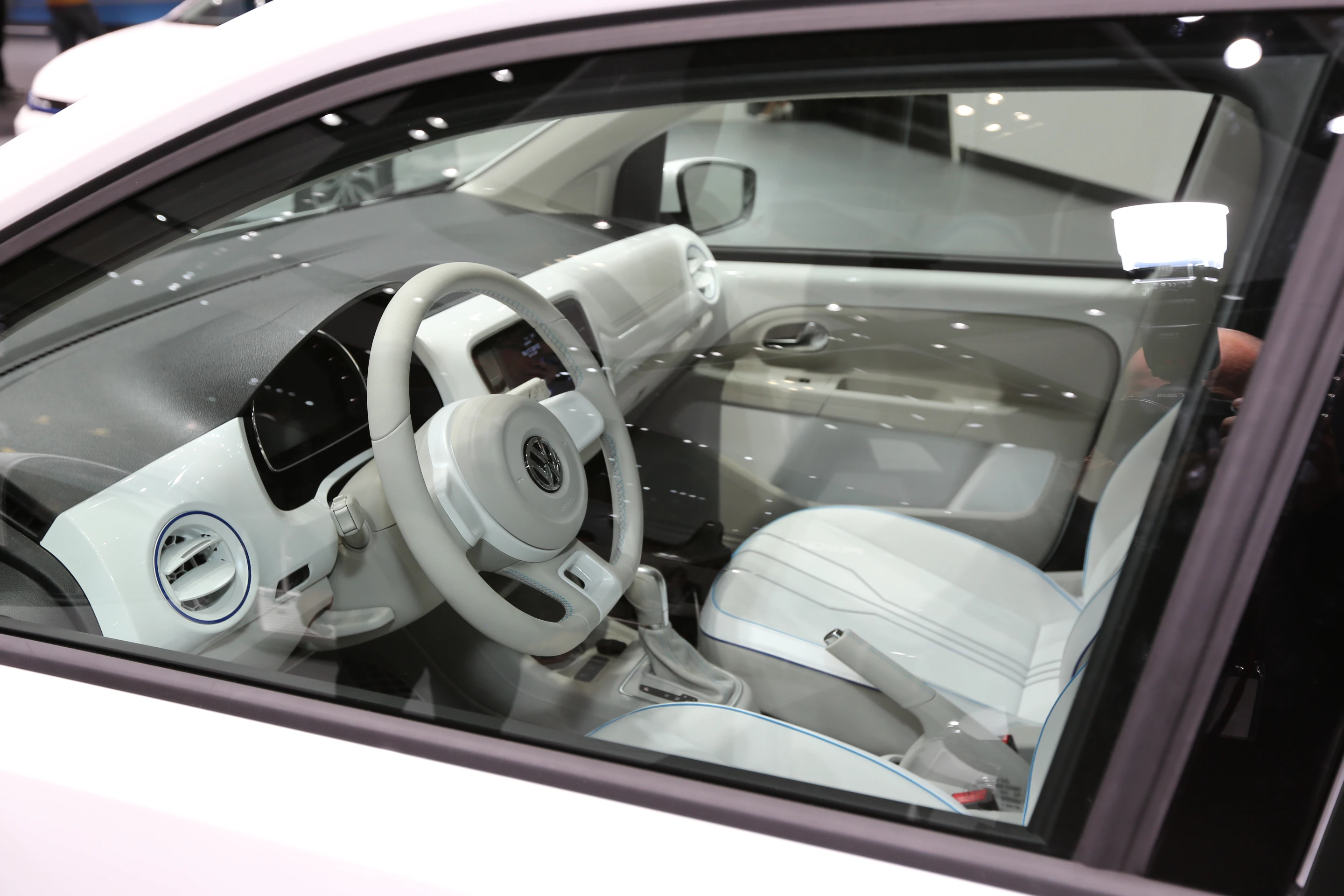 Twin Up! decked out in “Ceramic” colors has user-configurable home screen and a dual-climate control system (Photo: Mike Hanlon / Gizmag.com)