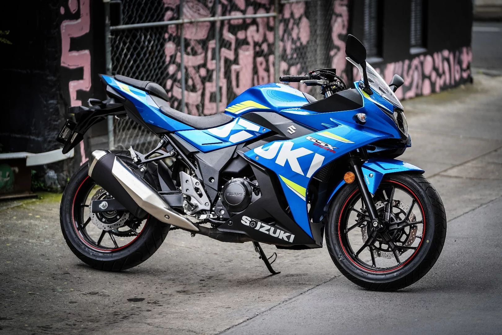 Suzuki GSX250R: paint job is derived from the current Suzuki MotoGP livery