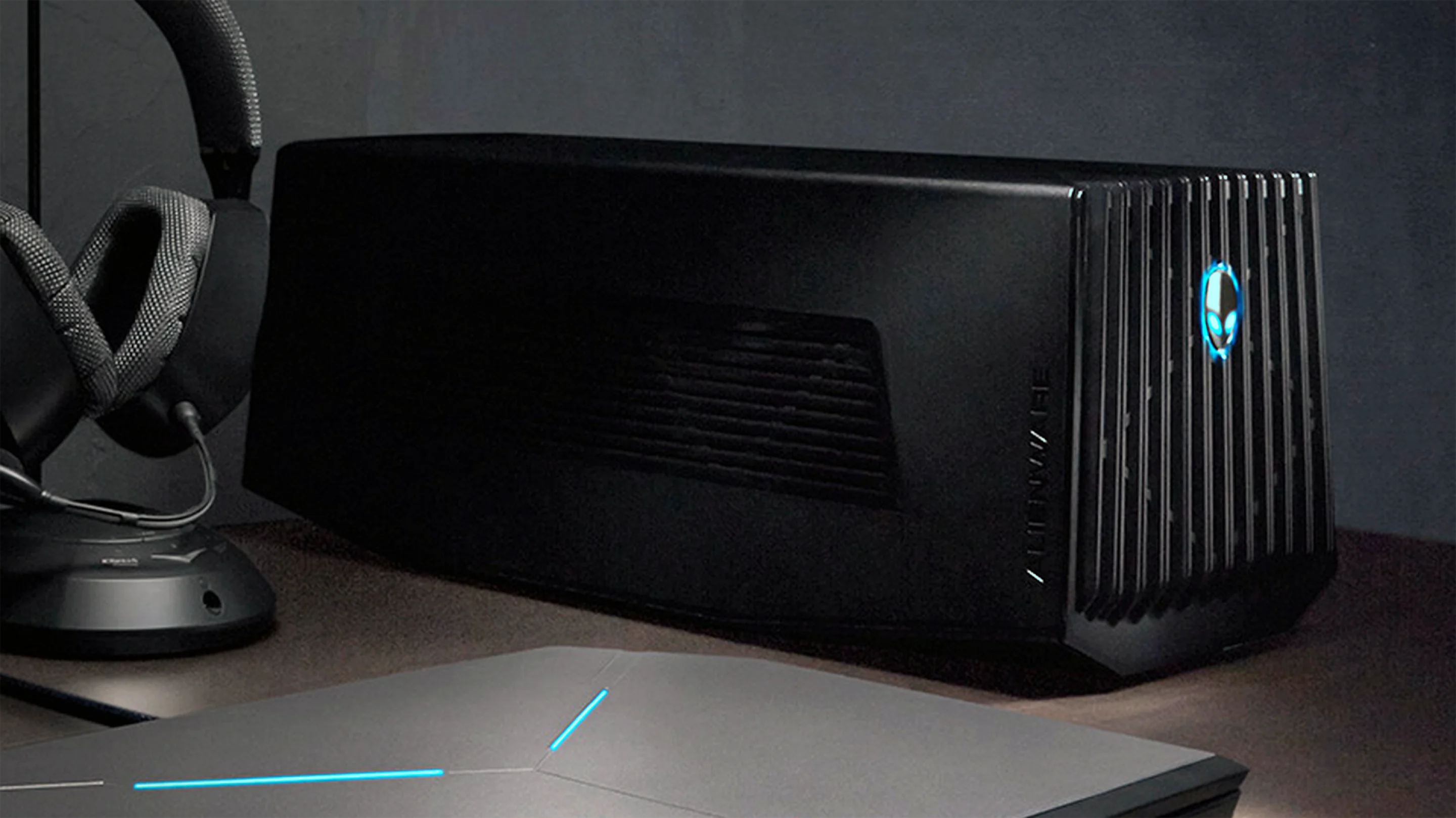 Alienware Graphics Amplifier provides desktop performance on a notebook