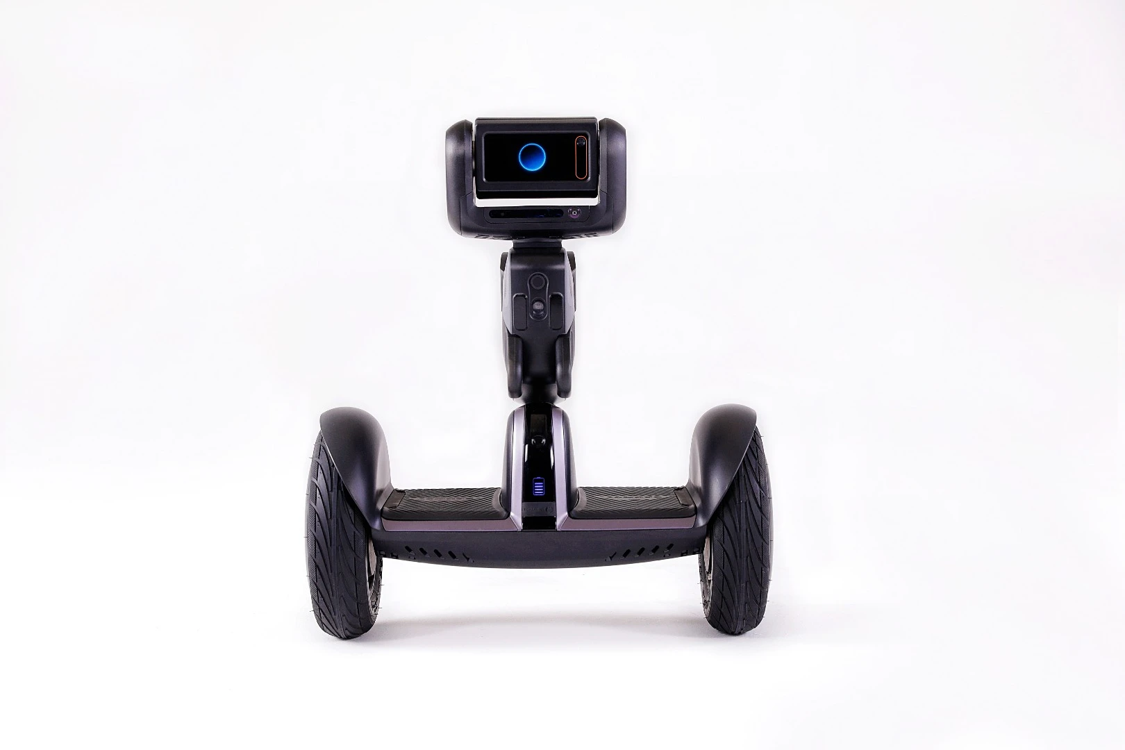 With a 329-Wh battery, a top speed of 18 km/h (11 mph) and range of around 35 km (22 mi), Loomo can be ridden much like a self-balancing Segway
