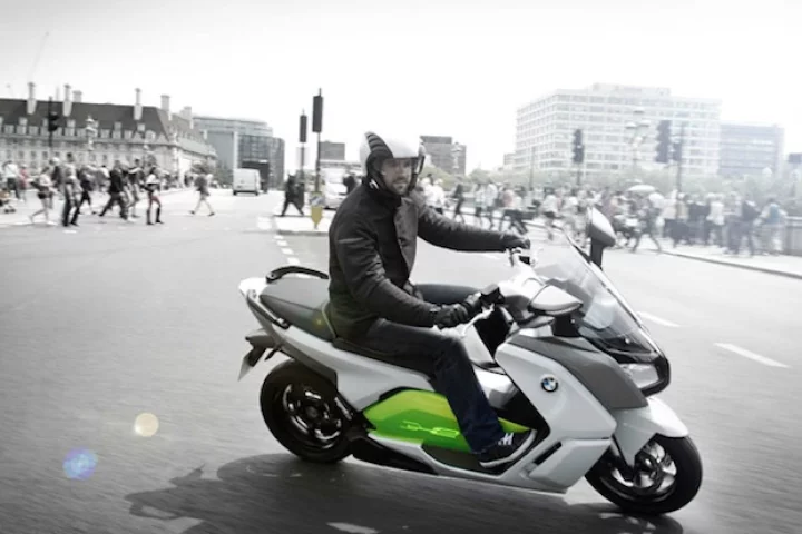 A low center of gravity and the instant high-torque nature of the electric motor promises strong performance