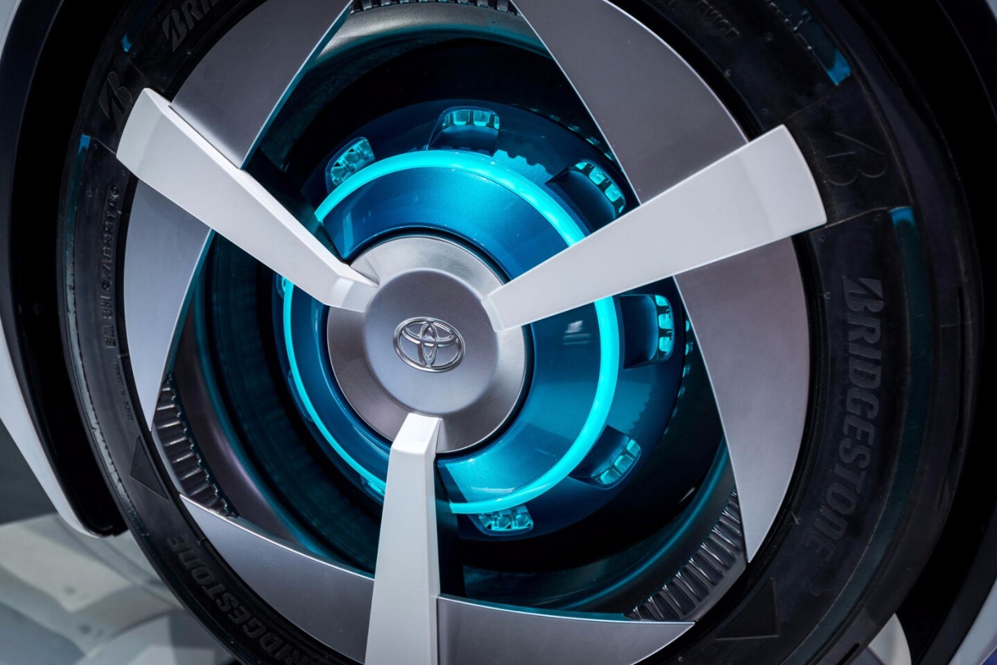 All four wheels of the FCV Plus boast in-wheel motors