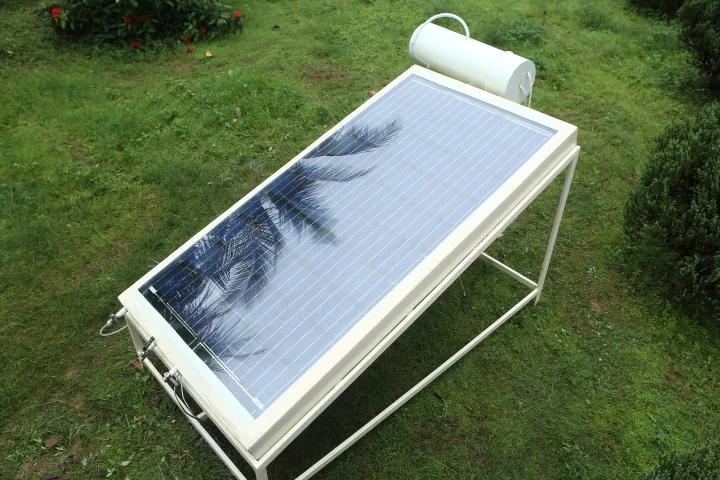 The Desolenator produces clean drinking water using sunlight