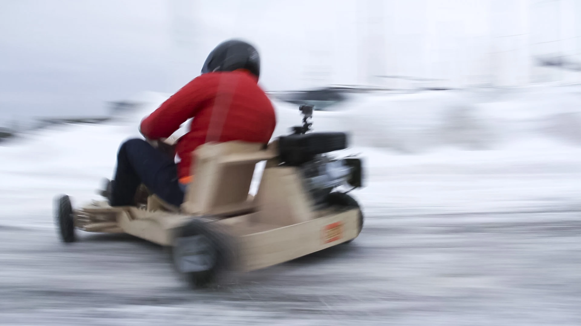 Once assembled, PlyFly Go-Kart measures 101 x 58 x142 cm (40 x 23 x 56.5 in)