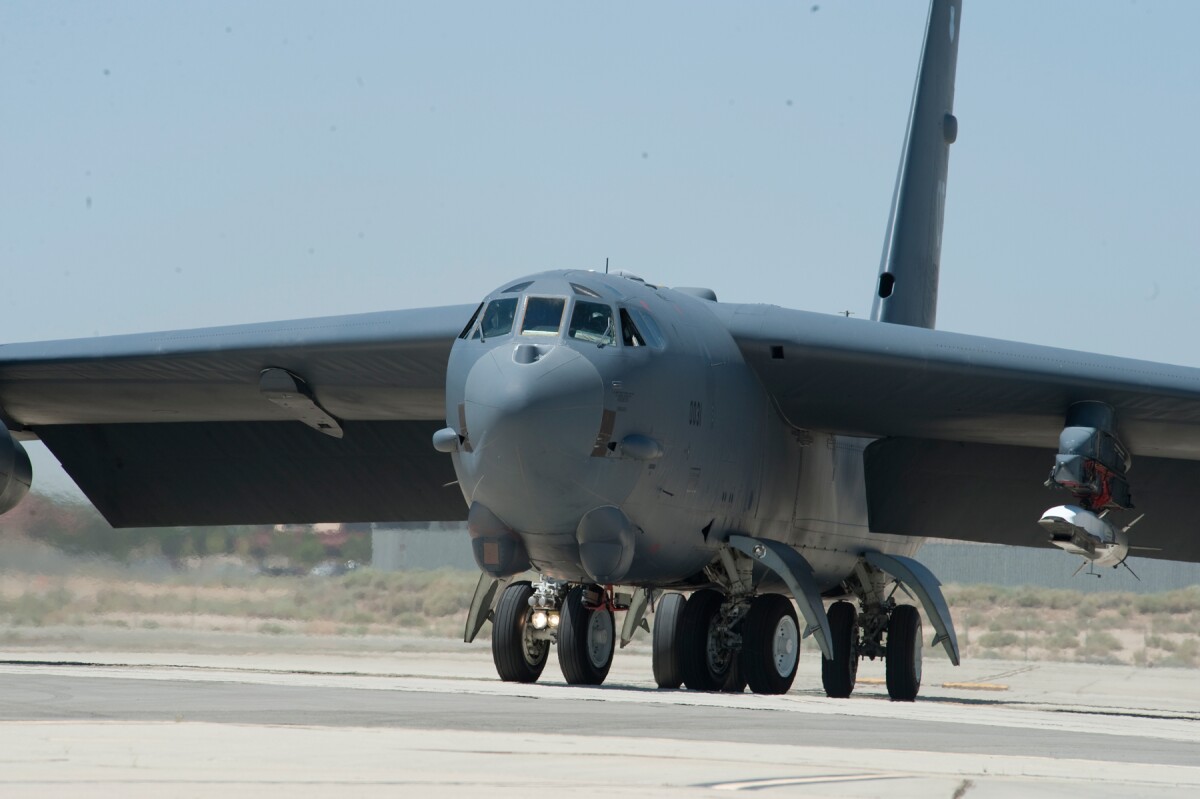 A B-52H Stratofortress taxis to the runway carrying the X-51A Waverider on its second flight test (Image: Boeing)