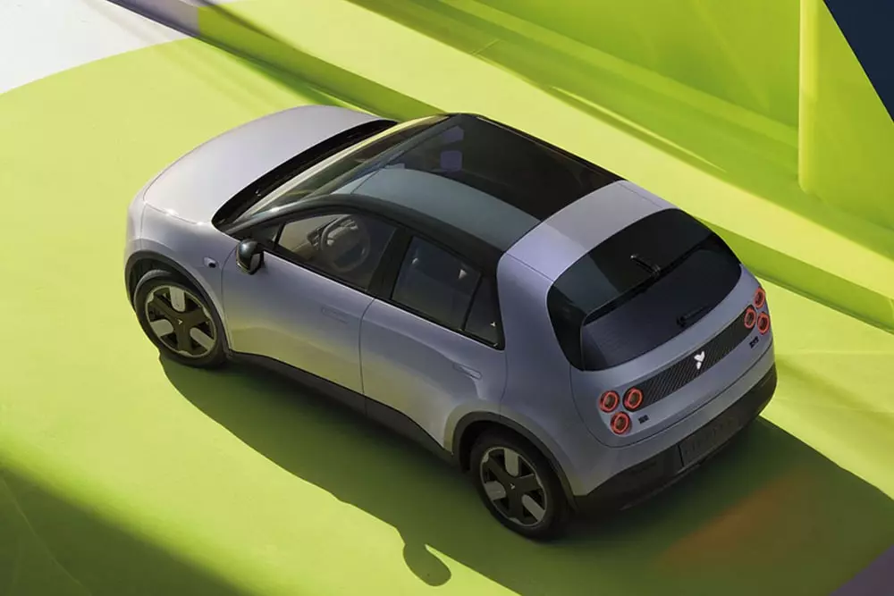 Firefly BEV has a glass roof and a frunk behind the engine that holds an additional 92 liters (24.3 gallons) of storage
