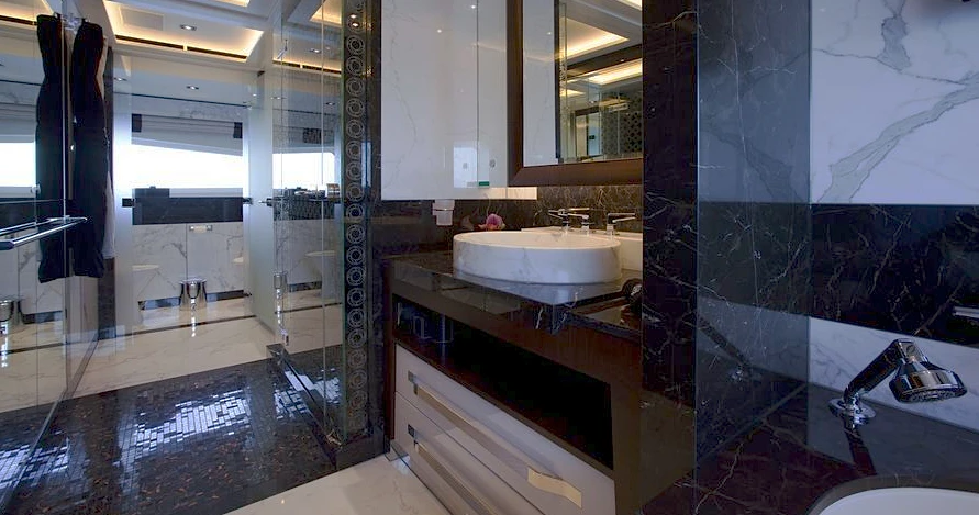 M/Y Aurelia bathroom