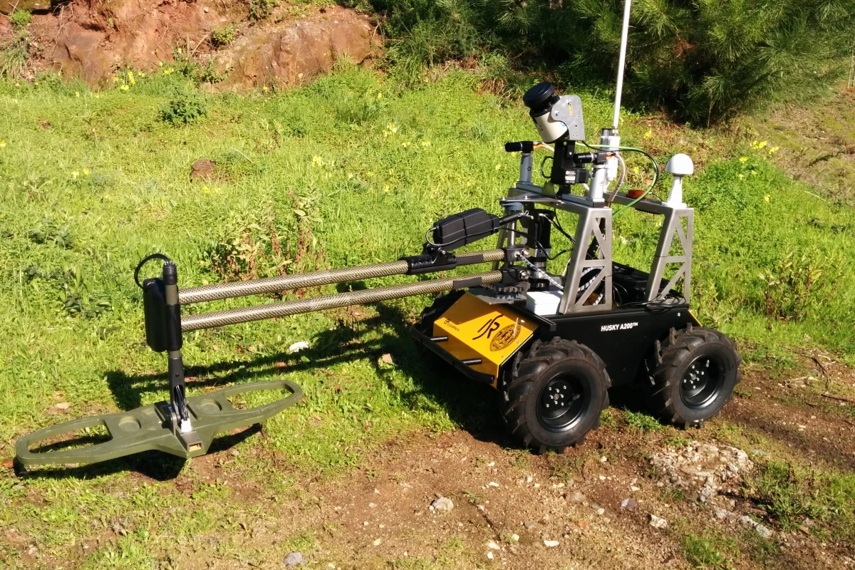 The University of Coimbra's minesweeping robot