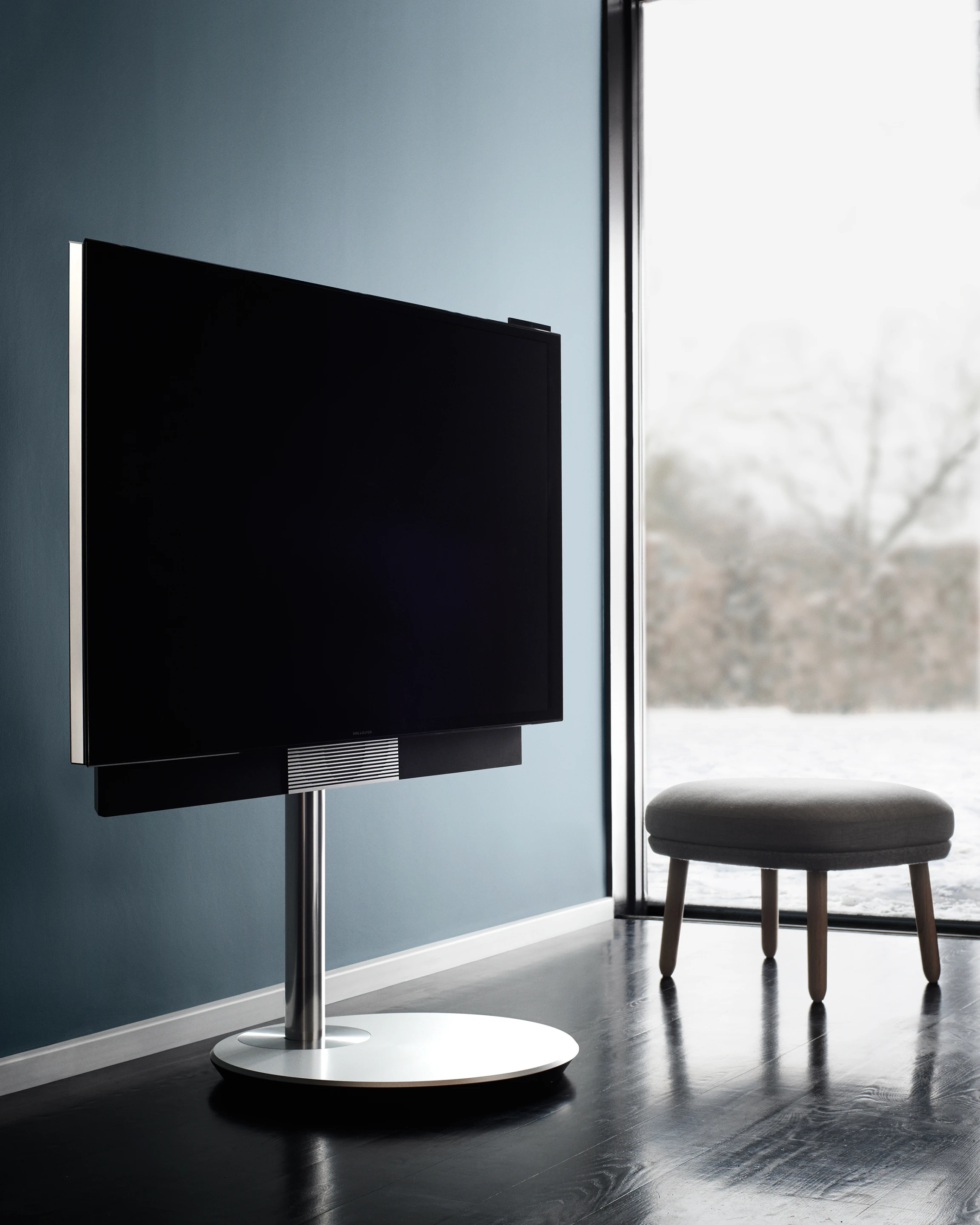B&O has included a rather nifty sound panel that unfolds when the TV is switched on, then disappears when the unit is turned off