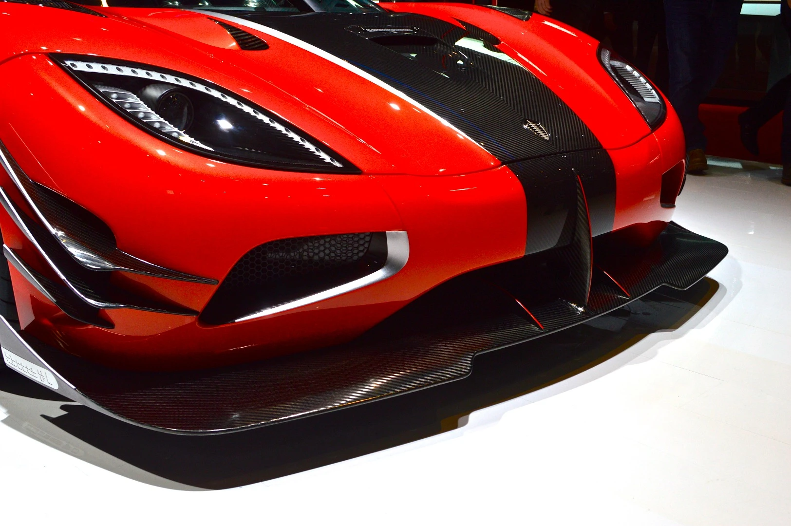 Thanks to custom aero solutions, the roof panel can fit in the front storage compartment