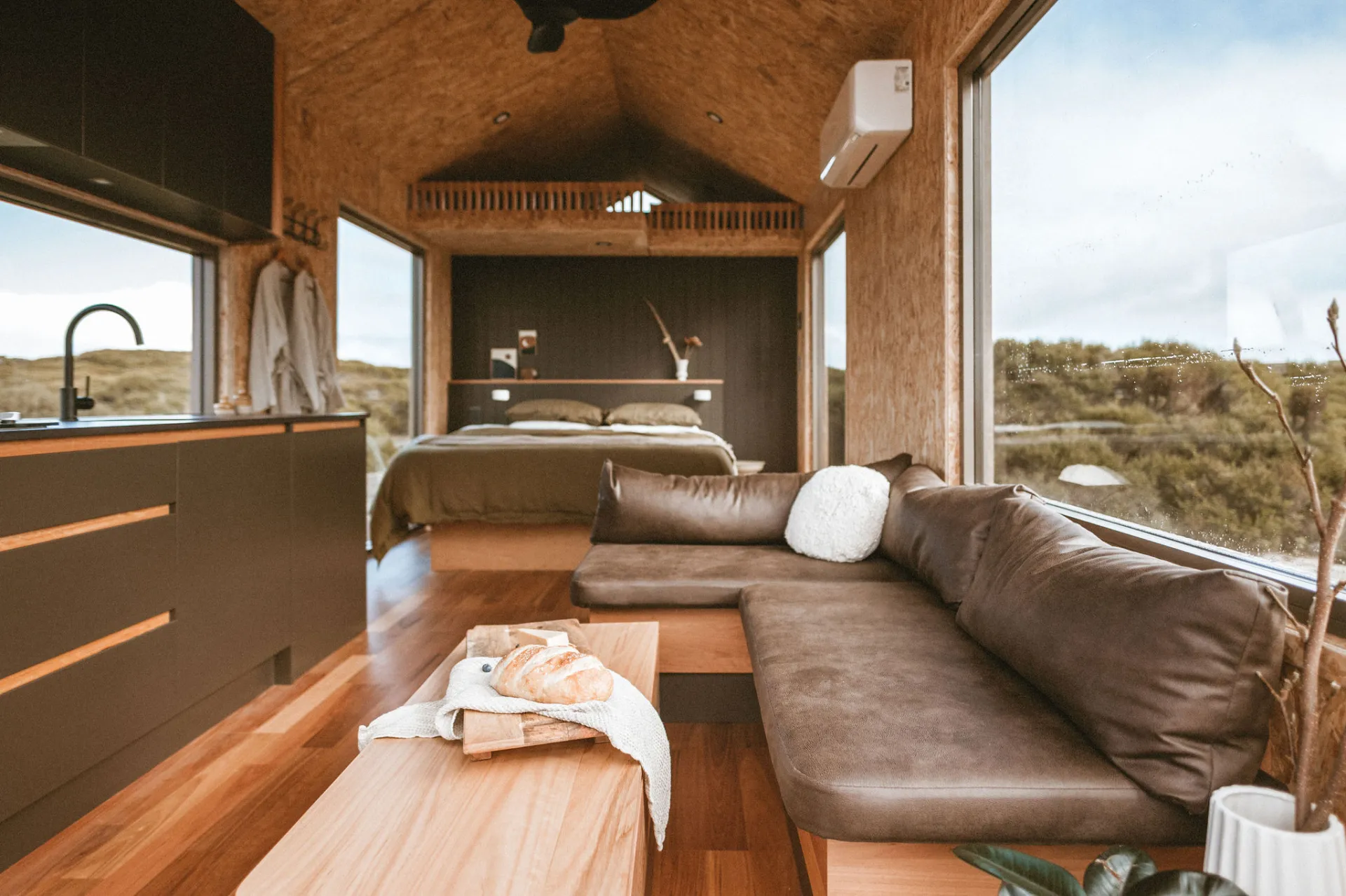 Off-grid tiny house puts the focus on its beautiful surroundings