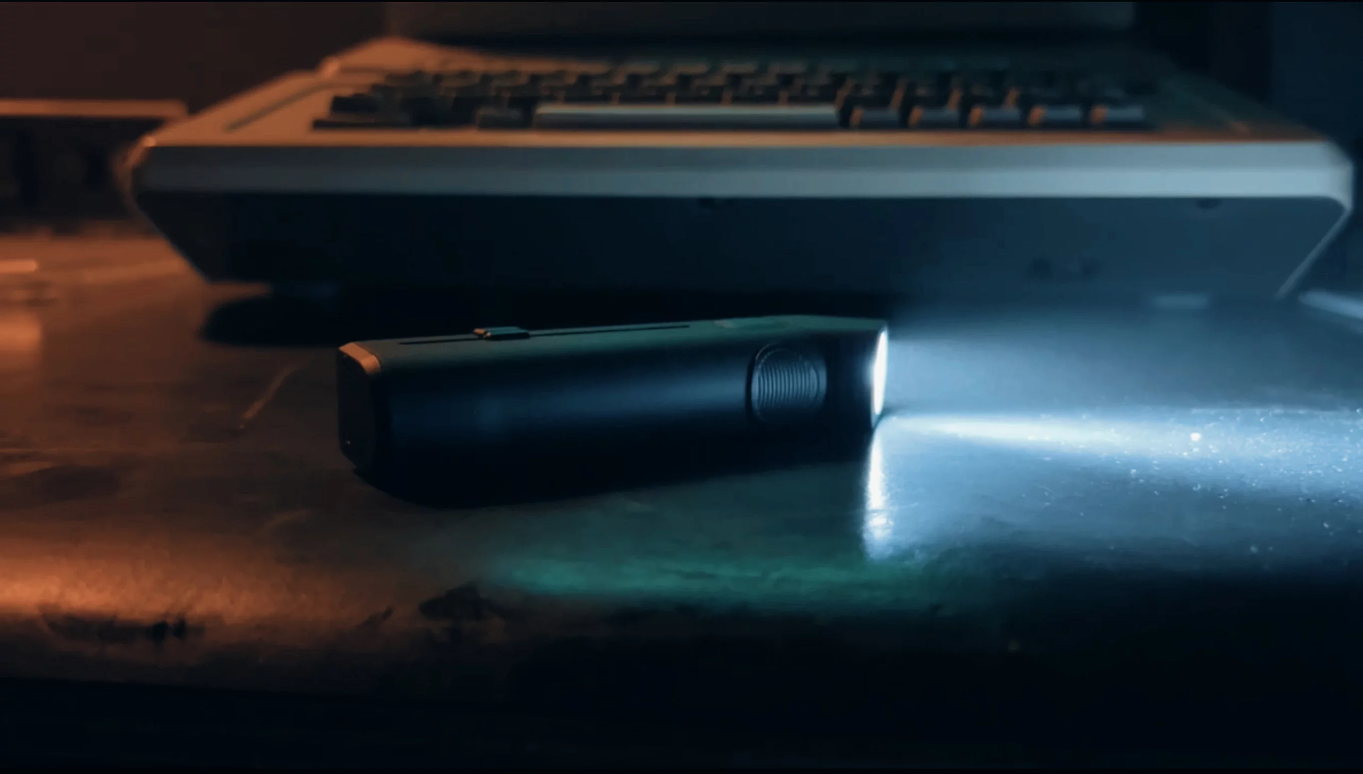 The Darkfade combines a distinct shape, motion-controlled dimming, modular rails and flexible charging